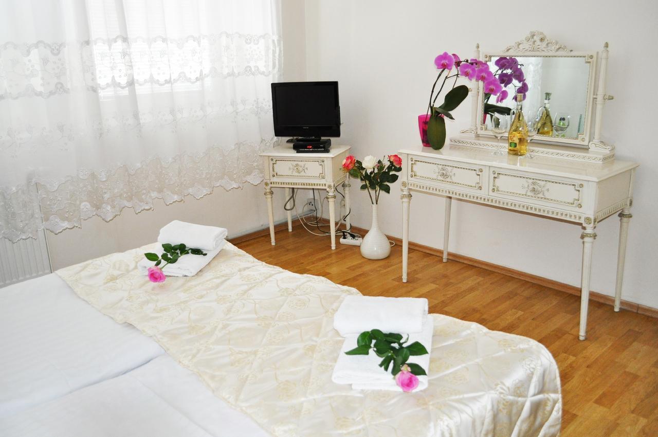 Pension Berg Prague Exterior photo